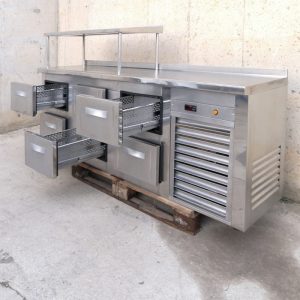 Frigorífico con mesa de trabajo y pasaplatos de segunda mano en cabauoportunitats.com