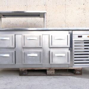 Frigorífico con mesa de trabajo y pasaplatos de segunda mano en cabauoportunitats.com