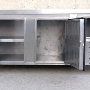 Armario de inox con mesa de trabajo de segunda mano en cabauoportunitats.com Balaguer - Lleida - Catalunya