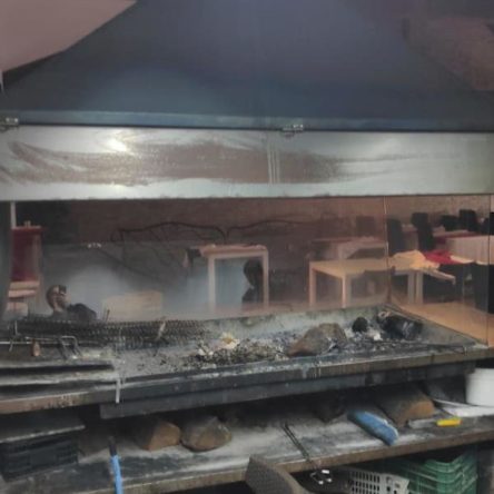 Barbacoa con cristal de protección de segunda mano en cabauoportunitats.com Balaguer - Lleida - Catalunya