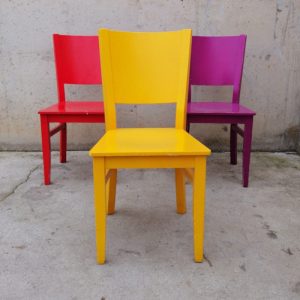Silla de colores de segunda mano en cabauoportunitats.com Balaguer - Lleida - Catalunya
