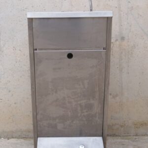 Pica de peu feta d'acer inoxidable d'ocasió en molt bon estat. Pica de pedal de segona mà a cabauoportunitats.com Balaguer - Lleida - Catalunya