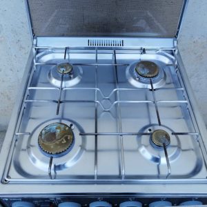 Cocina con horno INDESIT a gas natural de segunda mano en venta en cabauoportunitats.com Balaguer - Lleida - Catalunya