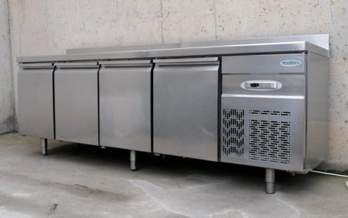 Frigorífico bajomostrador con mesa de trabajo de segunda mano INFRICO en venta en cabauoportunitats.com Balaguer - Lleida - Catalunya