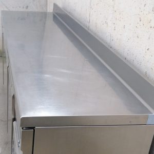 Frigorífico bajomostrador con mesa de trabajo de segunda mano INFRICO en venta en cabauoportunitats.com Balaguer - Lleida - Catalunya