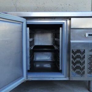 Mesa fría de segunda mano con pasaplatos para hostelería en cabauoportunitats.com Balaguer - Lleida - Catalunya