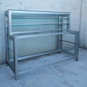 Mostrador expositor de segona mà fet d'alumini i vidre en venda online a cabauoportunitats.com Balaguer - Lleida - Catalunya