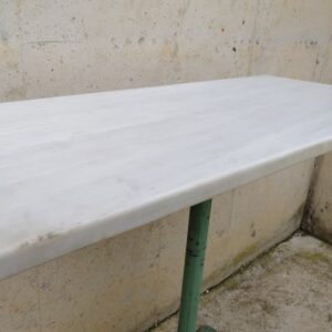 Mesa de mármol con pata de hierro 50x113x104cm de segunda mano en cabauoportunitats.com Balaguer - Lleida - Catalunya