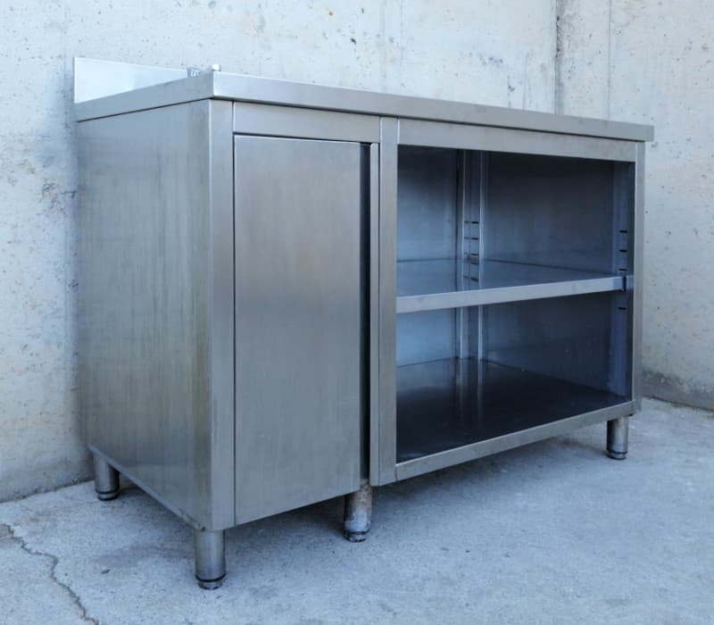 Mesa de trabajo de acero inoxidable de segunda mano con fregadera en venta en cabauoportunitats.com Balaguer - Lleida - Catalunya