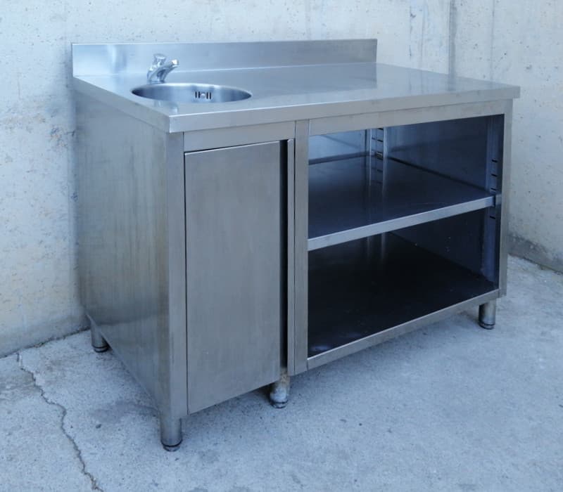 Mesa de trabajo de acero inoxidable de segunda mano con fregadera en venta en cabauoportunitats.com Balaguer - Lleida - Catalunya