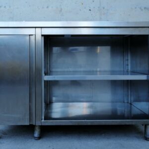 Mesa de trabajo de acero inoxidable de segunda mano con fregadera en venta en cabauoportunitats.com Balaguer - Lleida - Catalunya