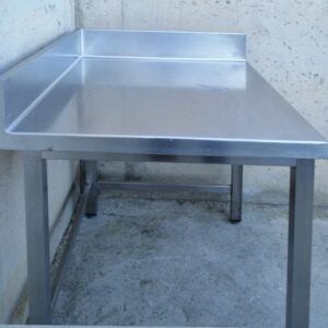 Mesa rinconera de segunda mano fabricada en acero inoxidable para hostelería en cabauoportunitats.com Balaguer - Lleida - Catalunya