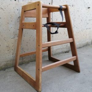Trona infantil de segunda mano fabricada en madera en venta en cabauoportunitats.com Balaguer - Lleida - Catalunya