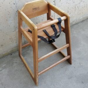 Trona infantil de segunda mano fabricada en madera en venta en cabauoportunitats.com Balaguer - Lleida - Catalunya
