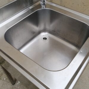 Pica d'acer inoxidable amb potes i aixeta de segona mà en venda a cabauoportunitats.com Balaguer - Lleida - Catalunya