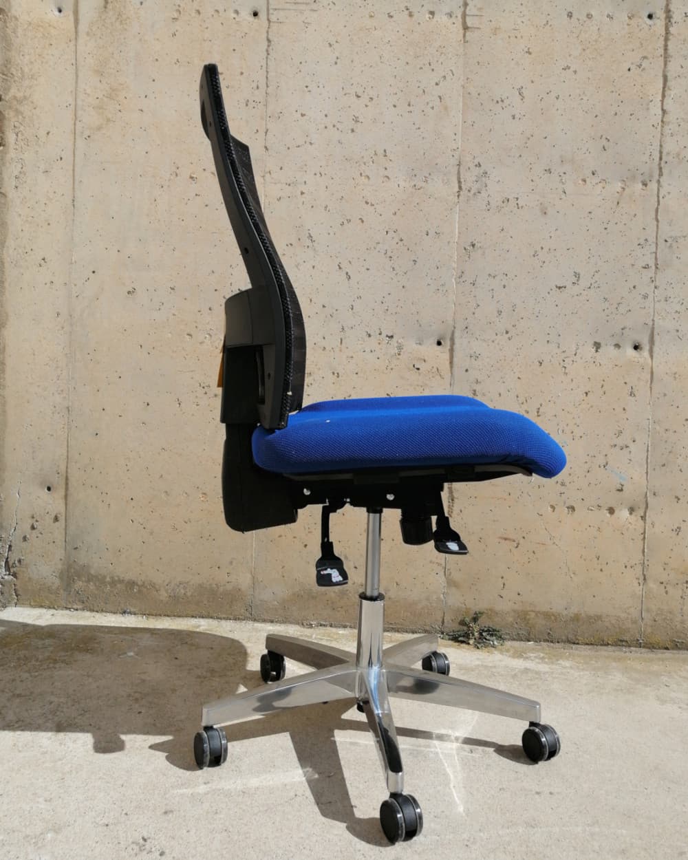 Silla de oficina con ruedas nueva procedente de un final de estoc en venta en cabauoportunitats.com