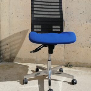Silla de oficina con ruedas nueva procedente de un final de estoc en venta en cabauoportunitats.com