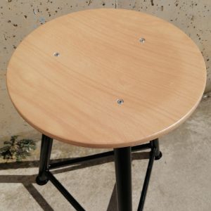 Tamboret de taller de gran resistència procedent d'un lot amb tara estètica en venda a cabauoportunitats.com Balaguer - Lleida - Catalunya