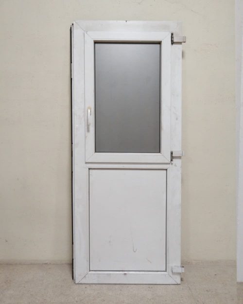 Puerta de PVC con ventana de segunda mano en venta en cabauoportunitats.com Balaguer - Lleida - Catalunya