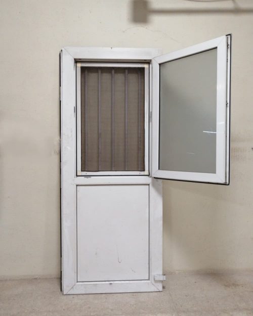 Puerta de PVC con ventana de segunda mano en venta en cabauoportunitats.com Balaguer - Lleida - Catalunya