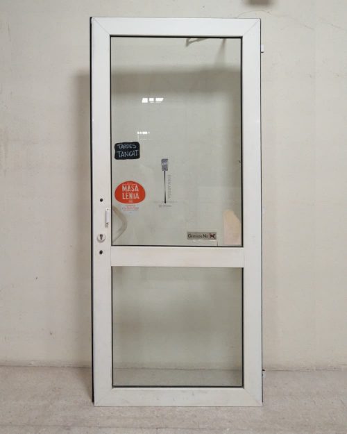 Porta de PVC blanc de segona mà en venda a cabauoportunitats.com Balaguer - Lleida - Catalunya