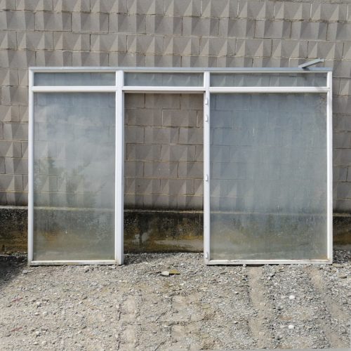 Cristalera con puerta de estructura de PVC de 340cm de largo en venta en cabauoportunitats.com