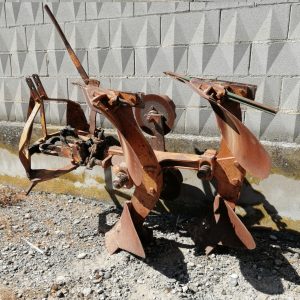 Arado de 2 vertederas de segunda mano en cabauoportunitats.com Balaguer - Lleida - Catalunya