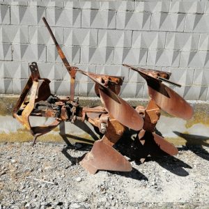 Arado de 2 vertederas de segunda mano en cabauoportunitats.com Balaguer - Lleida - Catalunya