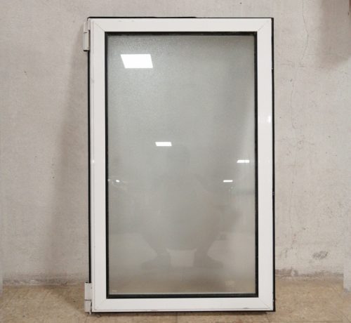 Ventana sin marco fabricada en PVC con cristal translúcido en venta en cabauoportunitats.com