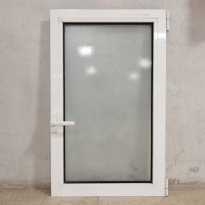 Ventana sin marco fabricada en PVC con cristal translúcido en venta en cabauoportunitats.com