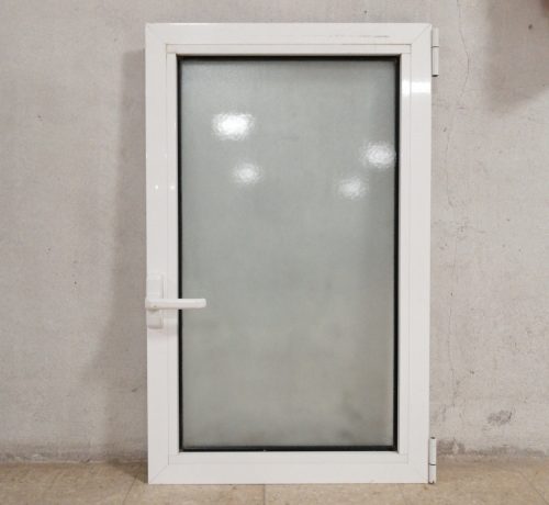 Ventana sin marco fabricada en PVC con cristal translúcido en venta en cabauoportunitats.com