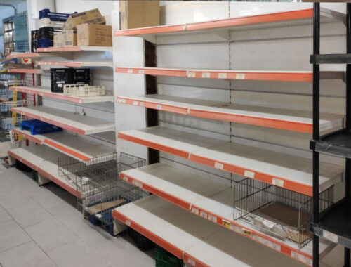Estanterías metálicas de segunda mano para tienda en venta en cabauoportunitats.com Balaguer - Lleida - Catalunya