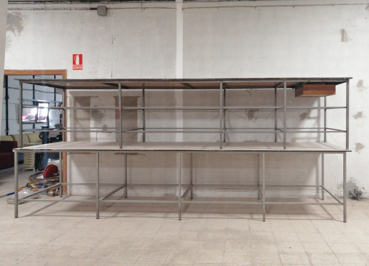 Taula de taller de 490cm de llargada de segona mà en venda a cabauoportunitats.com Balaguer - Lleida - Catalunya