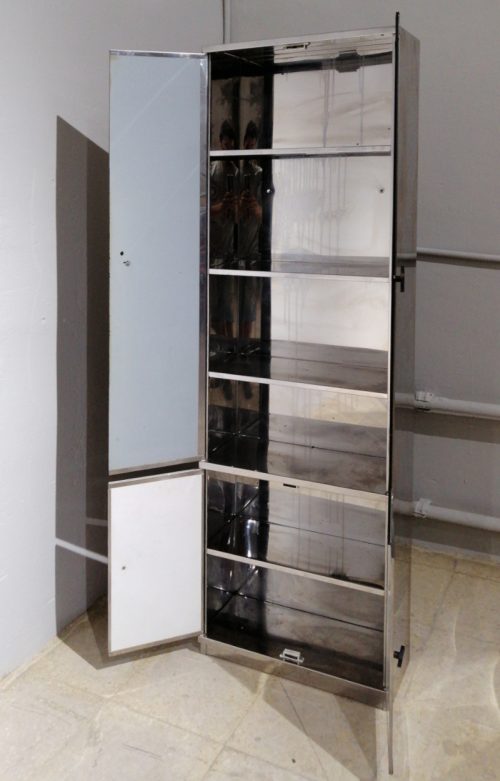 Armario de acero inoxidable y espejo de segunda mano en venta en cabauoportunitats.com