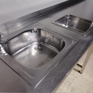 Taula de treball d'inox amb pica de segona mà en venda a cabauoportunitats.com Balaguer - Lleida - Catalunya
