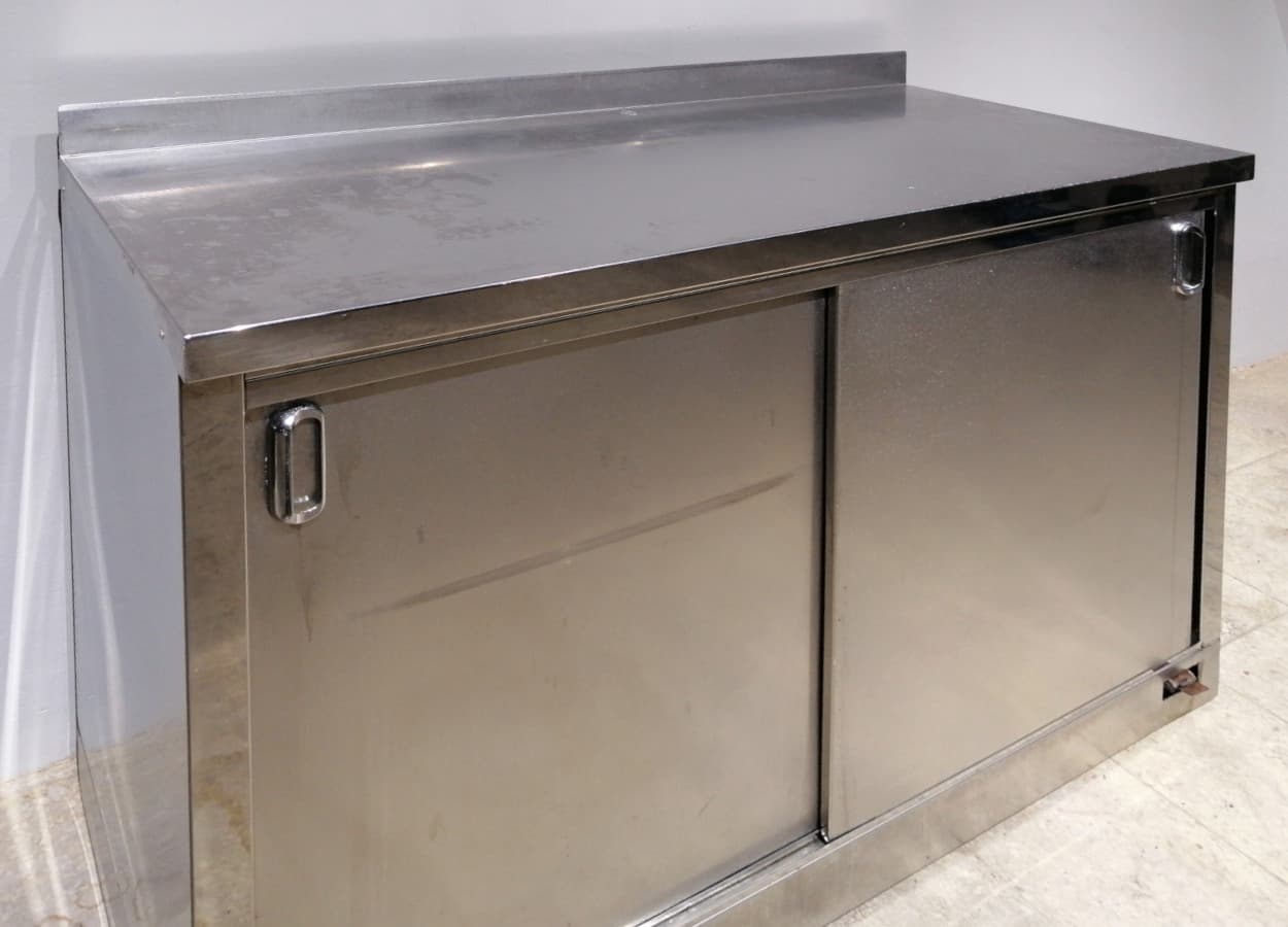 Mueble trasbarra de inox de segunda mano con ruedas en venta en cabauoportunitats.com