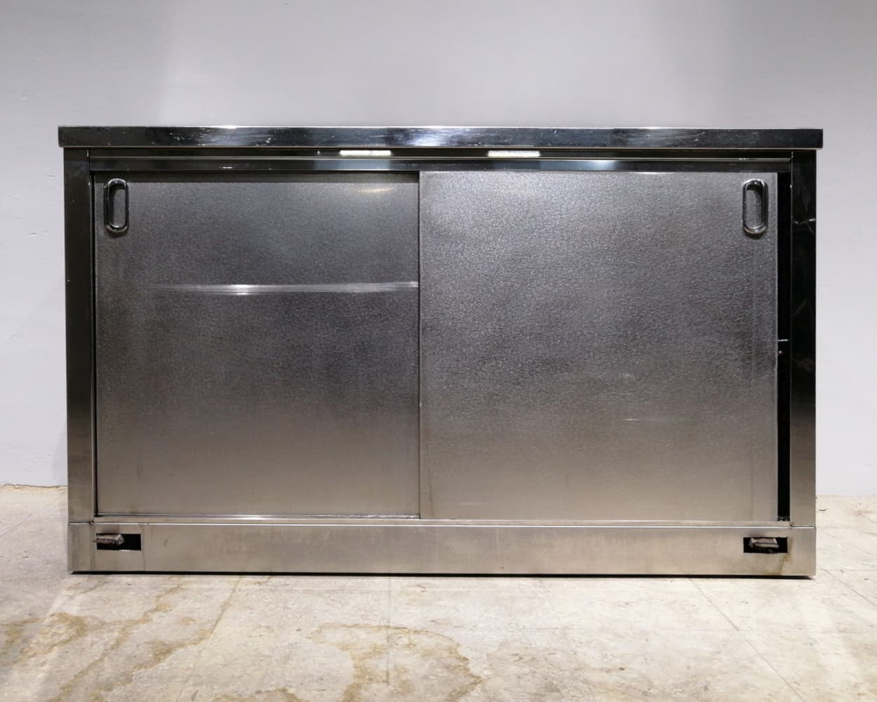Mueble trasbarra de inox de segunda mano con ruedas en venta en cabauoportunitats.com