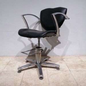 Cadira d'oficina de cuir i tub d'acer de gran qualitat i resistència en venda a cabauoportunitats.com Balaguer - Lleida - Catalunya