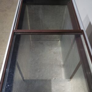 Congelador de segunda mano con puertas de cristal en venta en cabauoportunitats.com