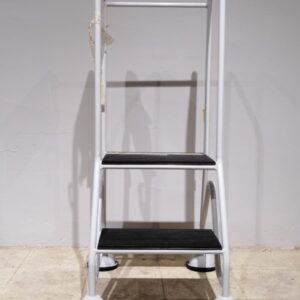 Escalera metálica con ruedas nueva en venta en cabauoportunitats.com