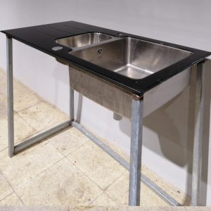 Pila de cristal negro con patas en venta en cabauoportunitats.com