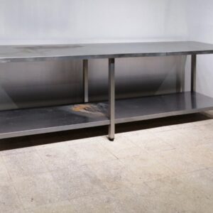 Taula d'acer inoxidable de 280x60cm de segona mà en venda a cabauoportunitats.com Balaguer - Lleida - Catalunya