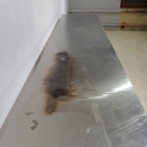 Taula d'acer inoxidable de 280x60cm de segona mà en venda a cabauoportunitats.com Balaguer - Lleida - Catalunya
