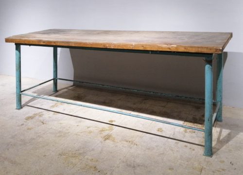 Mesa de trabajo de chapa de tubo y madera en venta en cabauoportunitats.com