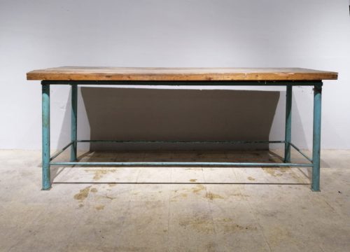 Mesa de trabajo de chapa de tubo y madera en venta en cabauoportunitats.com