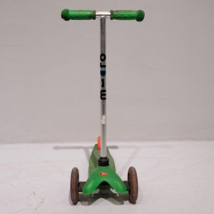 Patinet infantil de color verd de segona mà en venda a cabauoportunitats.com Balaguer - Lleida - Catalunya