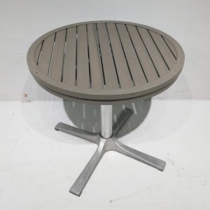 Taula rodona per a terrassa de segona mà d'oferta en venda a cabauoportunitats.com Balaguer - Lleida - Catalunya