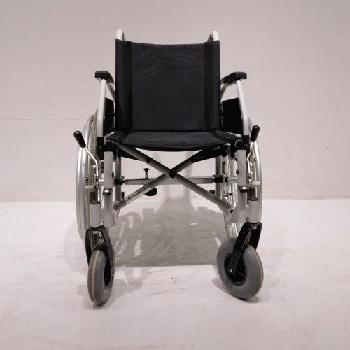 Silla de ruedas plegable de ocasión en venta en cabauoportunitats.com