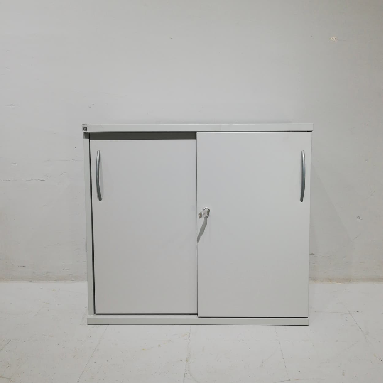 Armario de melamina nuevo de 80x43cm con tara en venta en cabauoportunitats.com