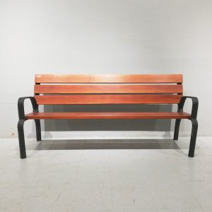 Banc de jardí de ferro i fusta nou de 180x60cm en venda a cabauoportunitats.com Balaguer - Lleida - Catalunya